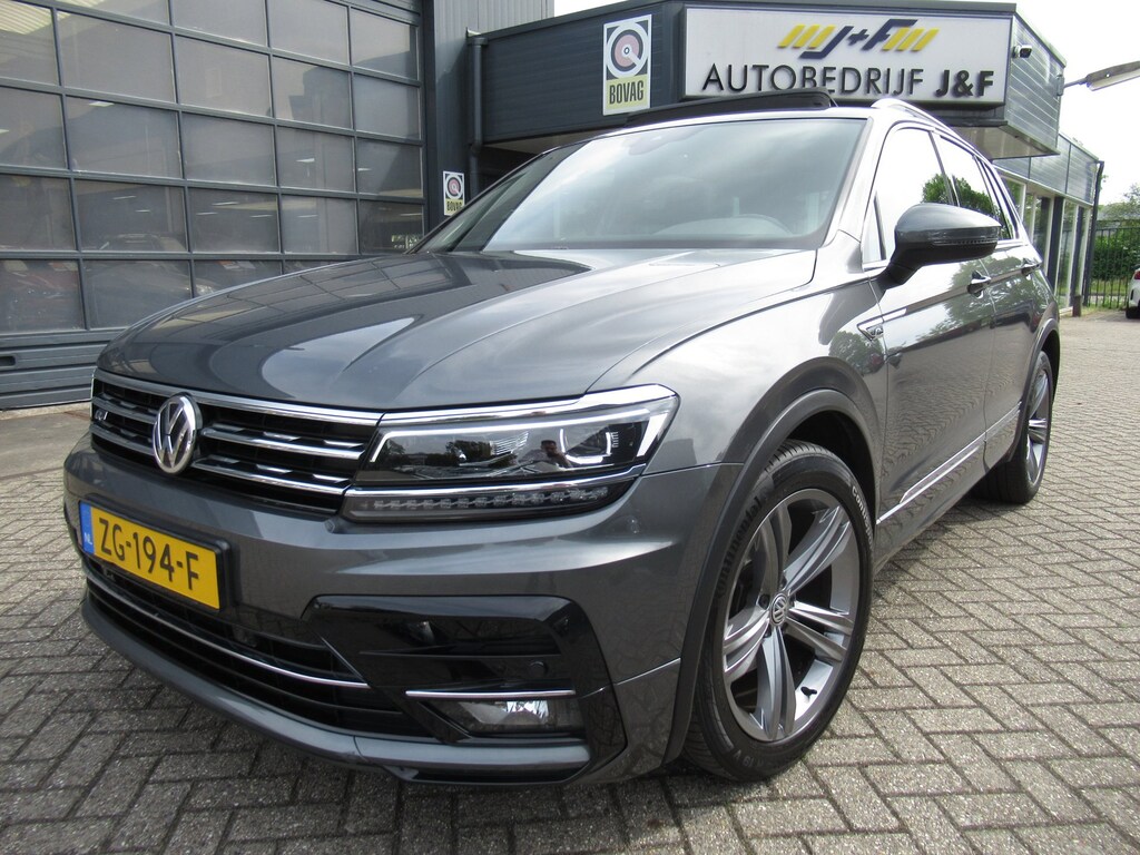 Volkswagen Tiguan 1.5 TSI ACT Highline Business R / AUTOMAAT / PANO / ACC / Carplay / Stoelverwarming