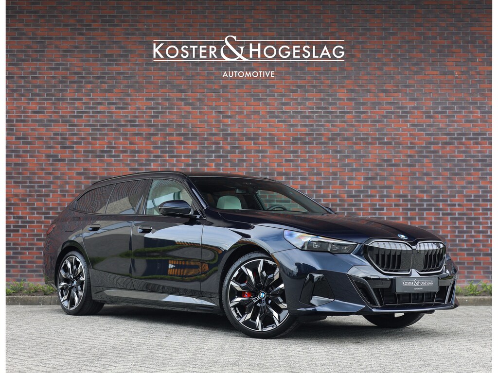 BMW 5-Serie Touring 550e xDrive | Pano - Trekhaak - HUD