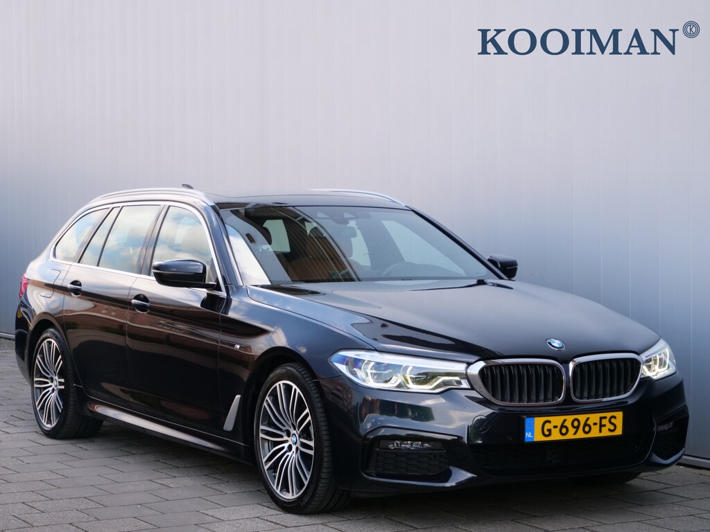 BMW 5-Serie Touring 520i High Executive Edition 184 Pk automaat M-Sport / Pano-dak / Elek trekhaak / Camera