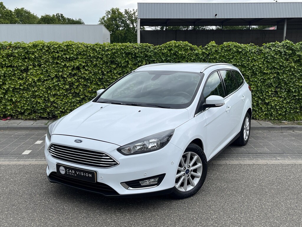 Ford Focus Wagon 1.0 Titanium * Navi * Nieuwe Distr. * Garantie