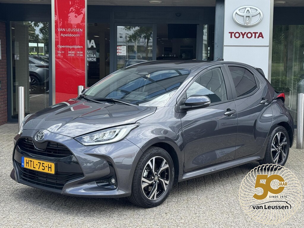 Toyota Yaris 1.5 Hybrid 115 DYNAMIC LM-VELGEN 16'' APPLE/ANDROID LED NAVI KEYLESS CAMERA CLIMATE PRIVACY GLASS NL-AUTO