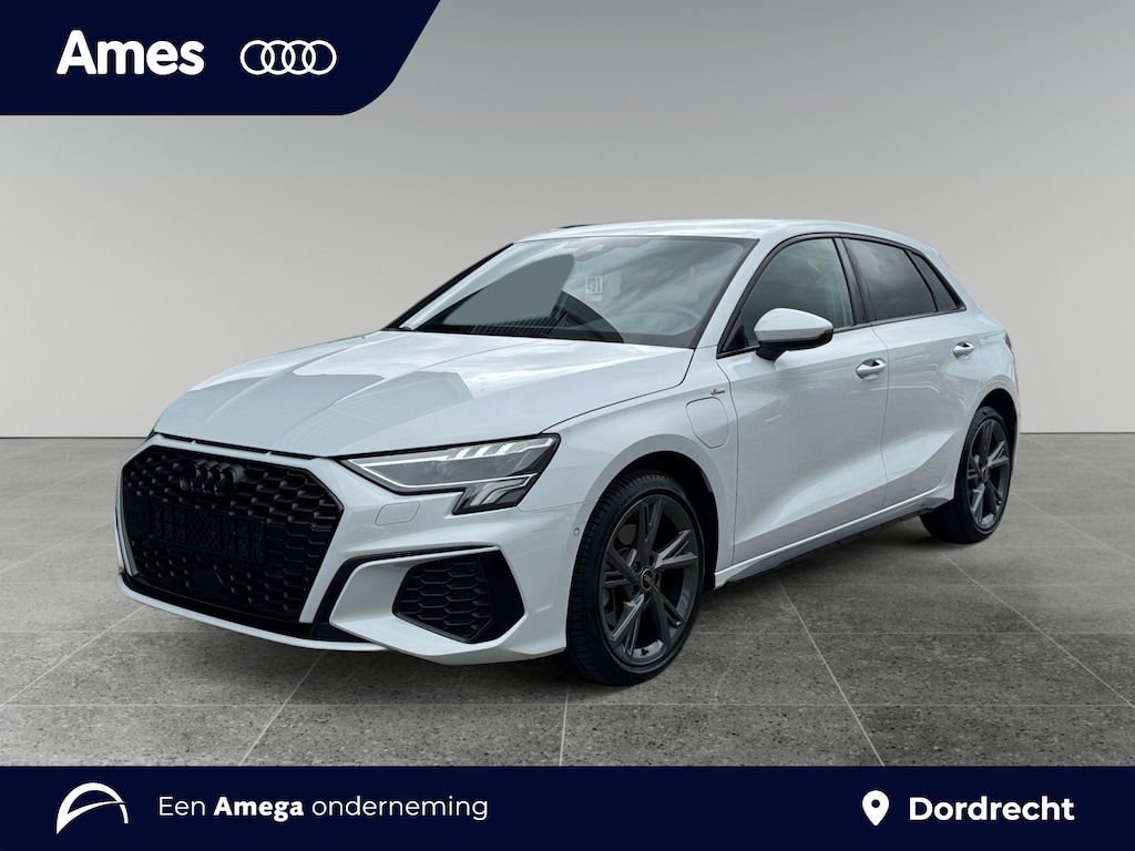 Audi A3 Sportback 40 204pk TFSI e S Line MMI navigatie plus MMI touch | Parkeerassistent | Autom. airconditioning 2 zones