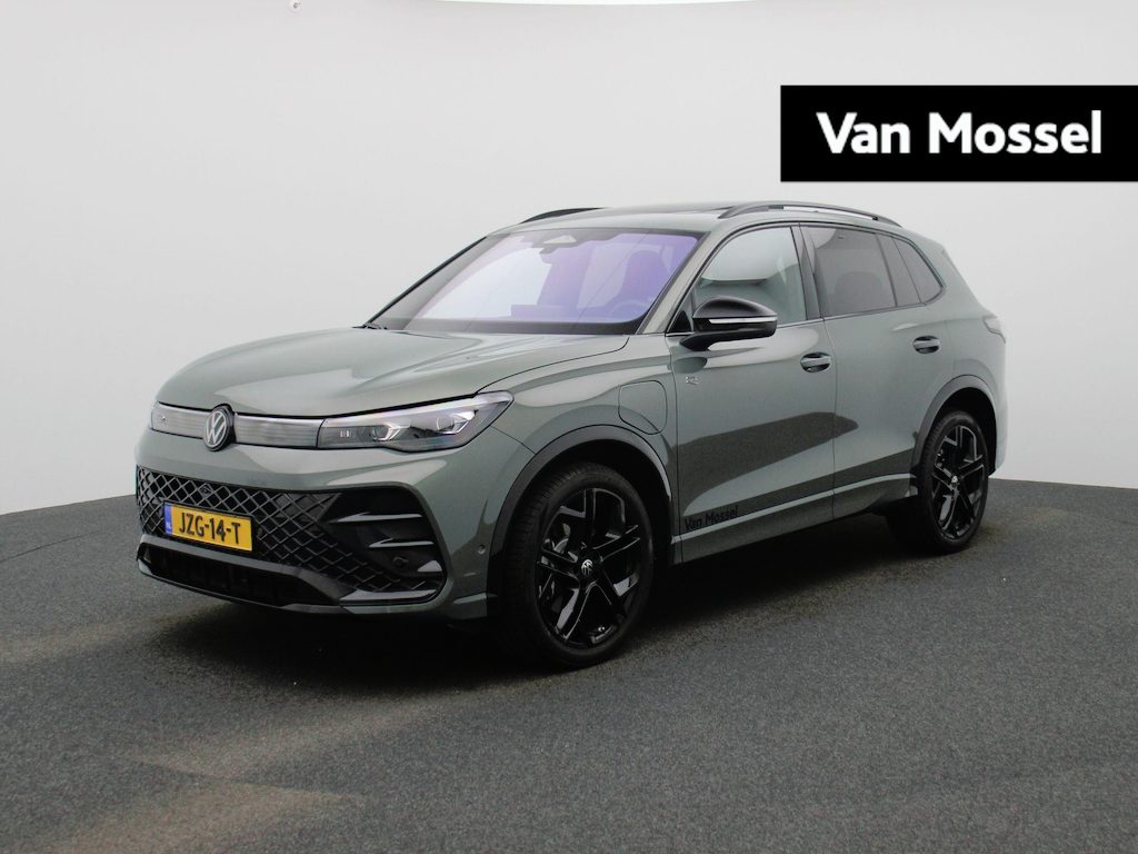 Volkswagen Tiguan 1.5 eHybrid R-Line Edition 272 PK| Origineel Nederlands | 1e Eigenaar | Panoramadak | Trekhaak | Navgatie | Achteruitrijcamera | Dodehoekdetectie | Achterklep Elektrisch