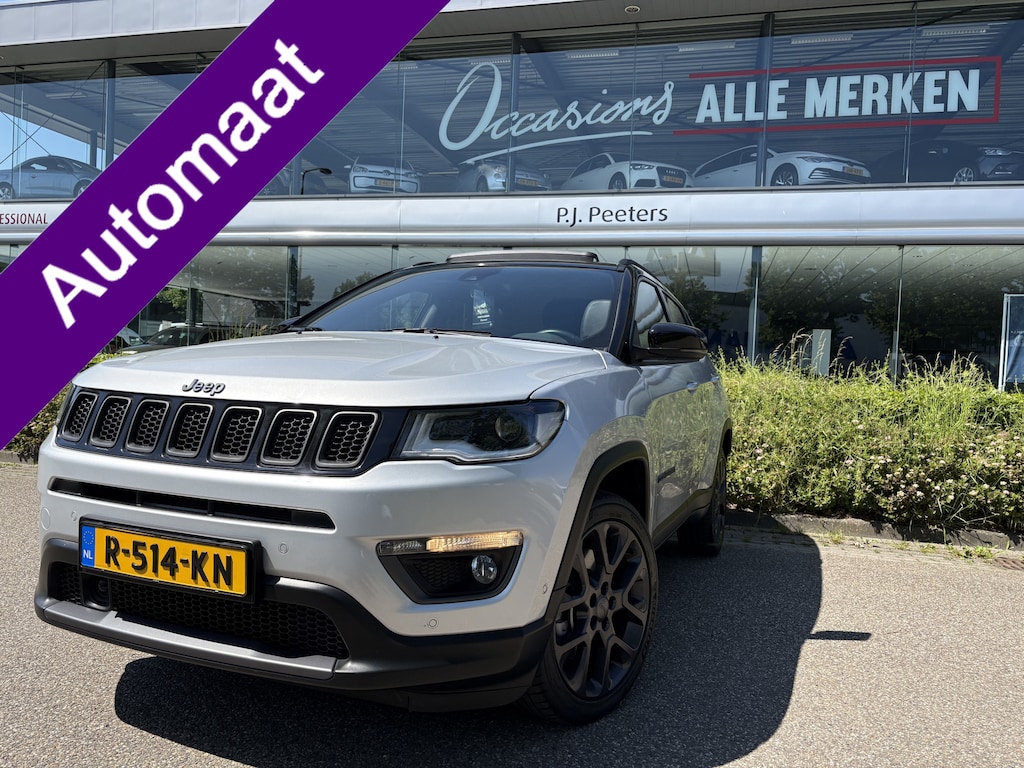 Jeep Compass 4xe 240 Plug-in Hybrid Electric Trailhawk Airco - Schuif/kanteldak - Achteruitrijcamera - Apple carplay - Parkeersensoren - Navigatie - Oplaadmogelijkheid - Lederen bekleding - Cruise control - Dakrails - Led verlichting - Elektrische ramen - Bluetooth - Keyless start - Start/stop systeem - Stuur multifunctioneel