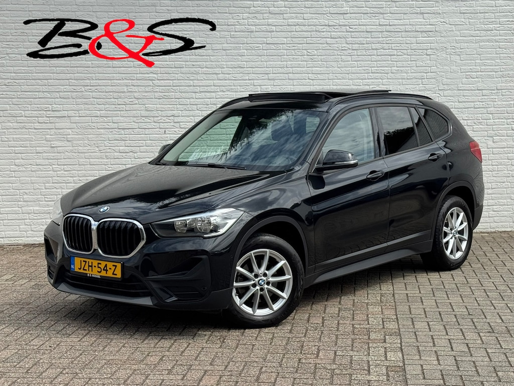 BMW X1 SDrive 1.8i High Executive Head Up display Climate Cruise Pano Leer Navi PDC voor en achter