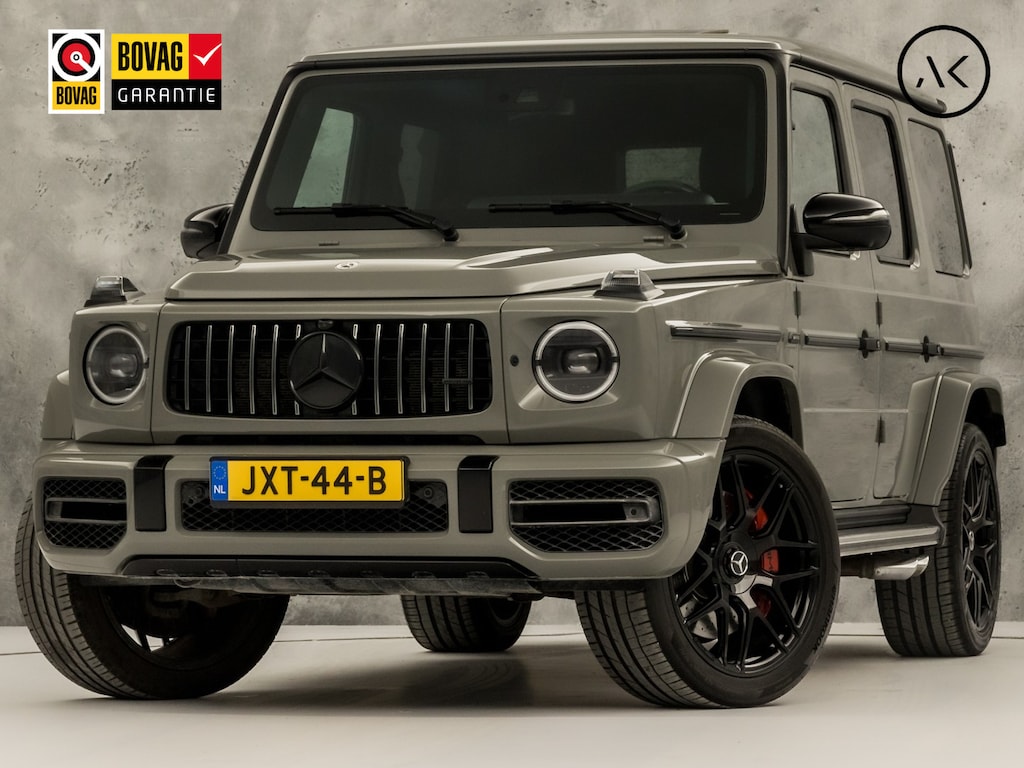 Mercedes-Benz G-klasse 63 AMG 585Pk (SCHUIFDAK, CARBON PACK, ALCANTARA HEMEL, APPLE CARPLAY, BURMESTER, MASSAGE, STOELKOELING/VERWARMING, ADAPTIVE CRUISE, 360 CAMERA, SFEERVERLICHTING, TREKHAAK, NIEUWSTAAT)