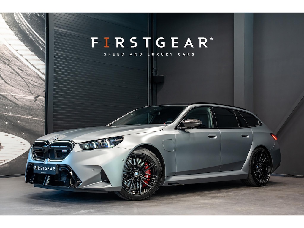 BMW M5 5-serie Touring *Bowers & Wilkins / M-Driver's Package / Stoelventilatie / Panorama / Carbon in- exterieur / Surround-View*