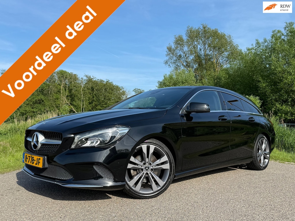 Mercedes-Benz CLA Shooting Brake 180d Business Solution AMG / Harman-Kardon / Leder / Camera / Navi / 18" Velgen / Clima /