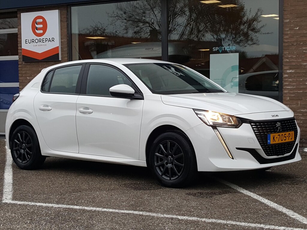 Peugeot 208 1.2 Active 75pk Navigatie | Apple Carplay & Android Auto | AIRCO | Cruise control | Bluetooth bellen & muziekstreaming | LM-velgen zwart | USB-poort