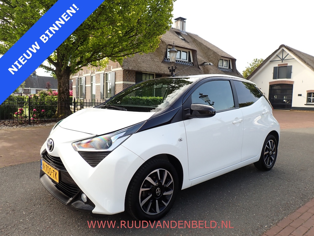 Toyota Aygo 1.0 VVT-i X-CITE TWO-TONE / CRUISE / CARPLAY / CAMERA / AIRCO /