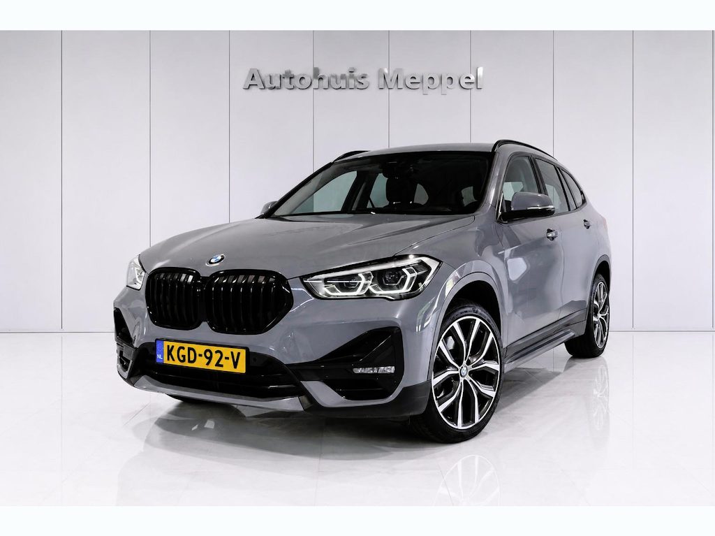 BMW X1 xDrive20i Sport-Line*LED*Trekhaak*Head-Up*NaviPro*PDC
