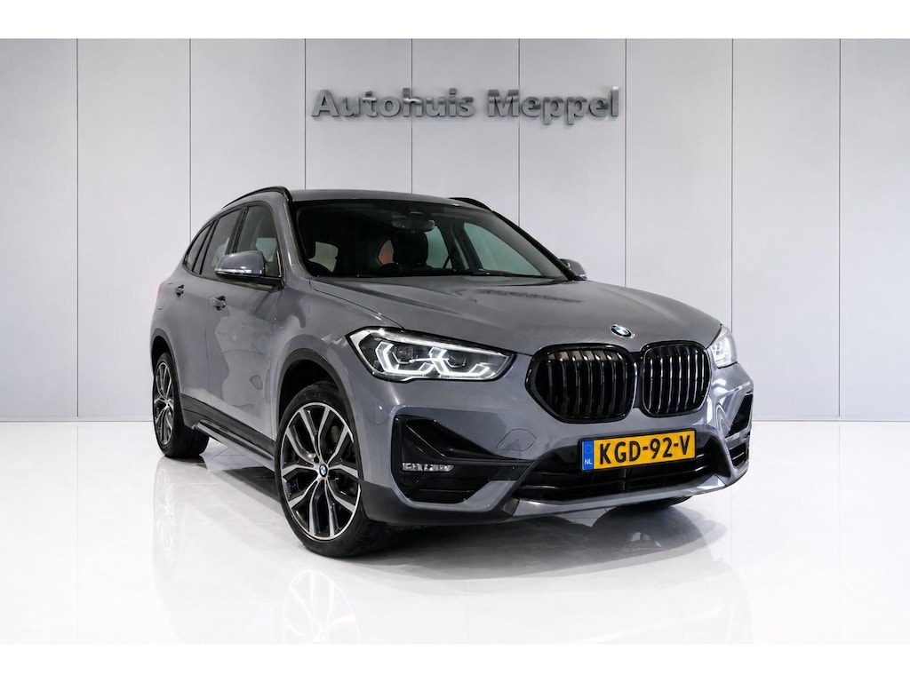 BMW X1 xDrive20i Sport-Line*LED*Trekhaak*Head-Up*NaviPro*PDC