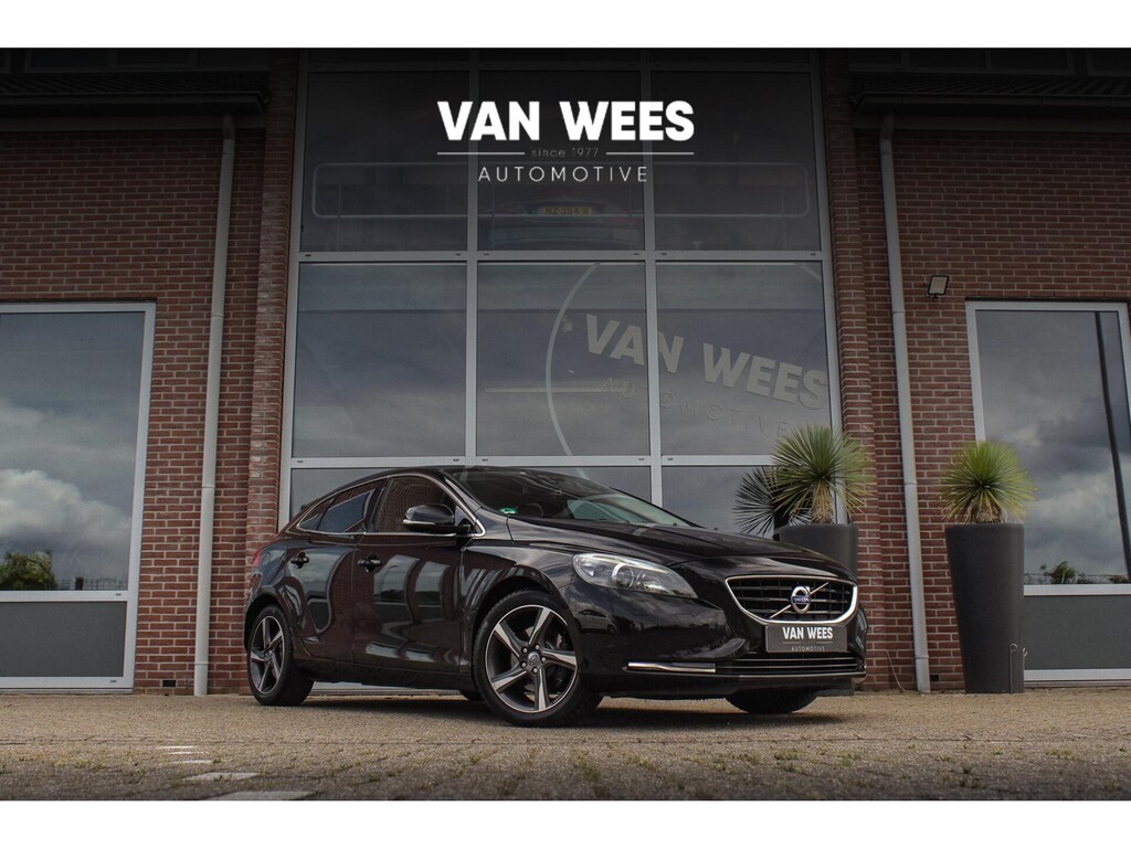 Volvo V40 1.6 T4 Summum R-design velgen | 180 pk | Automaat | 2e eigenaar | Leer | Camera | Xenon | PDC | Navi | Sportstuur | Cruise control | Climate control | 17 inch