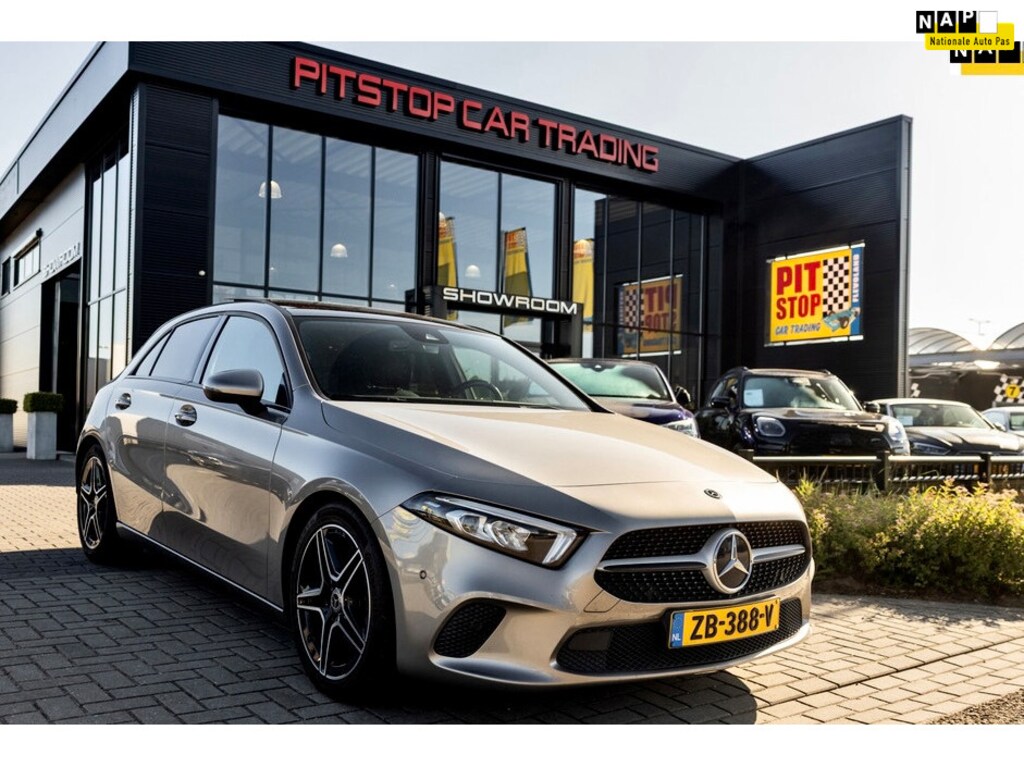 Mercedes-Benz A-klasse 180 AMG velgen, Pano, Carplay, NL Auto, Camera, Topstaat!