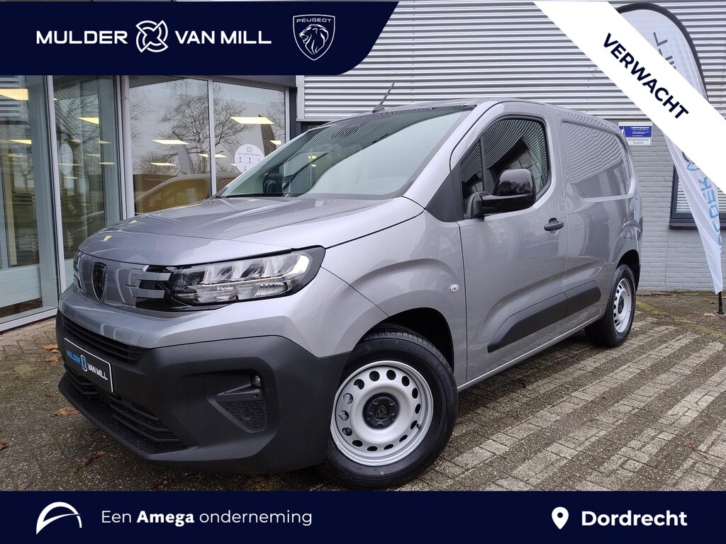 Peugeot e-Partner L1 50 kWh 136pk | 8 jaar garantie | 0% financial lease | 2-zits | Houten afwerking laadruimte | Multimedia | Draadloze Apple Carplay en Android Auto | Achteruitrijcamera | Parkeersensoren achter | Digital cockpit | Stuurwielbediening | Bestuurdersstoel comfort | van €30.615 voor €26.695 ex. BTW rijklaar