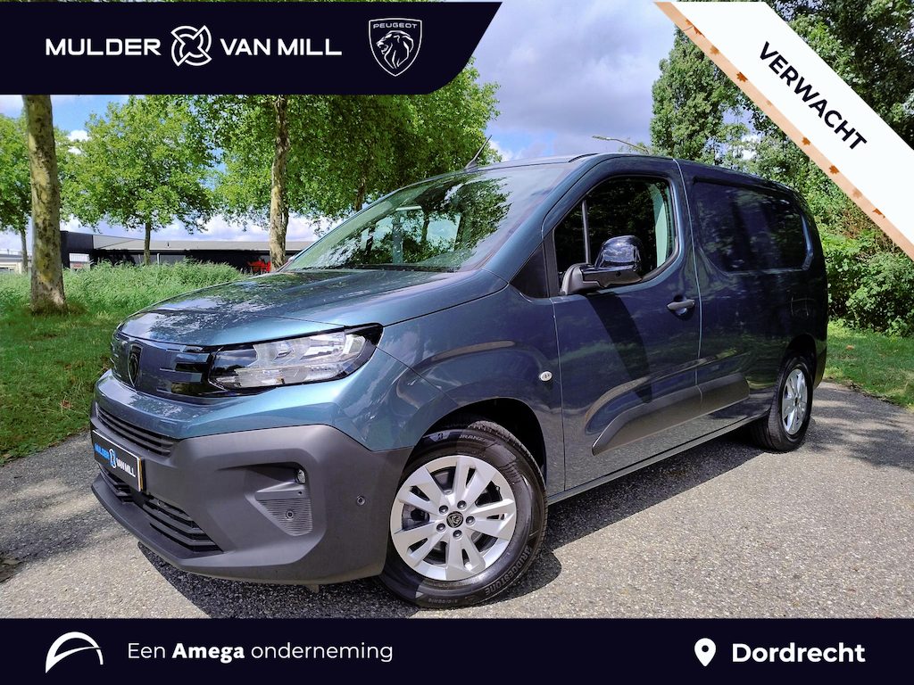 Peugeot e-Partner L2 50kWh 136pk | 8 jaar garantie | 0% financial lease | 3-zits | Houten afwerking laadruimte | Exterieur Pakket | 16 inch lichtmetalen velgen | Keyless Entry | Climate Control | Multimedia | Draadloze Apple Carplay en Android Auto | NAVI | Parkeersensoren voor en achter | Achteruitrijcamera | Dode hoek detectie | Mistlampen | Licht- en regensensor | Automatische verlichting | Stuurwielbediening | Digital cockpit | Bestuurdersstoel comfort | van €34.064 voor €29.695 ex. BTW rijklaar