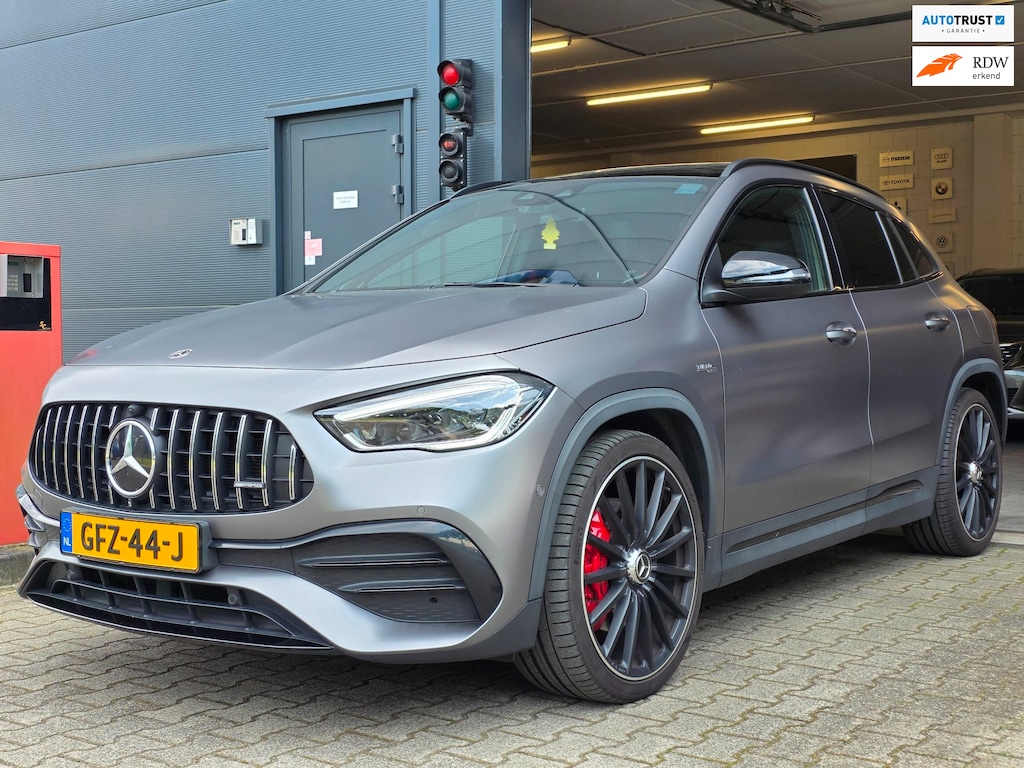 Mercedes-Benz GLA AMG 35 4MATIC / PANO / MATTE GREY / LEDER-ALCANTARA / CAMERA / KEYLESS / BURMESTER / CARPLAY / 21 INCH !