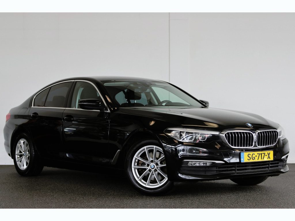 BMW 5-Serie 520i Executive Ned auto , trekhaak ,navi