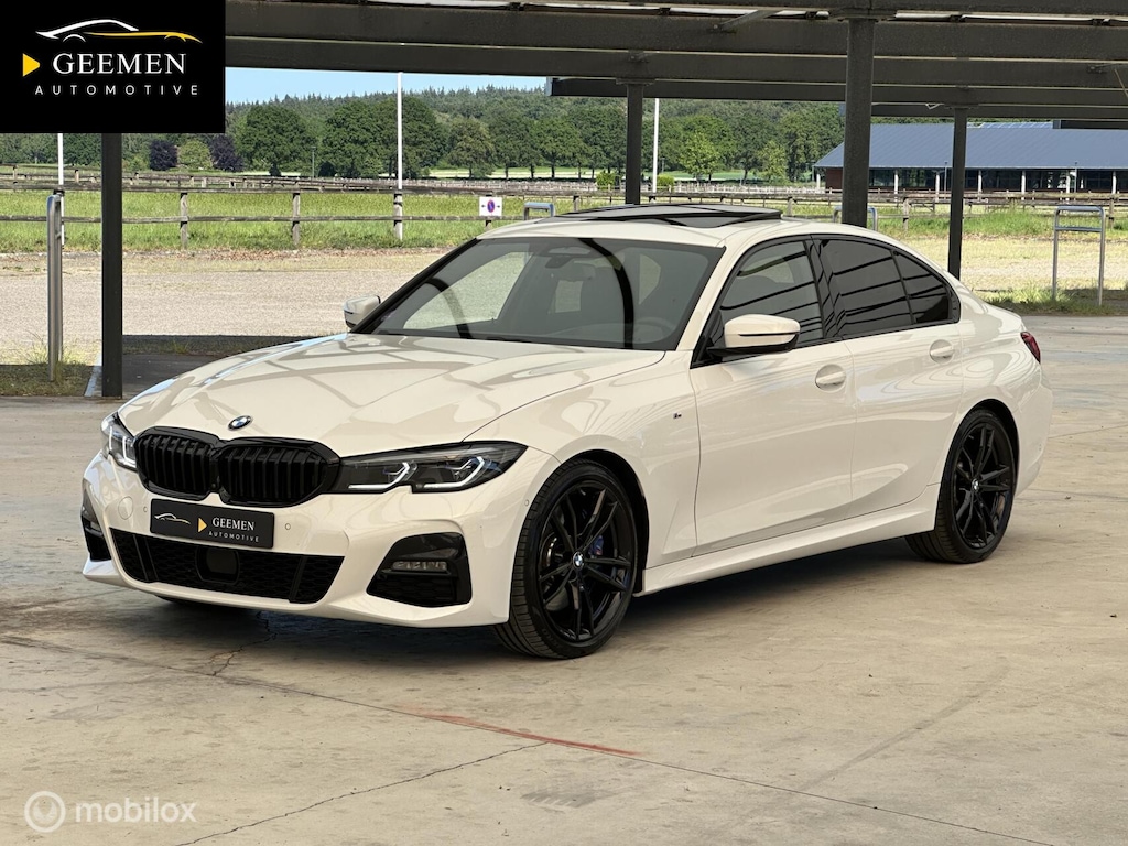 BMW 3-Serie 330i High Executive M-SPORT/PANO/LASER/360/HEAD