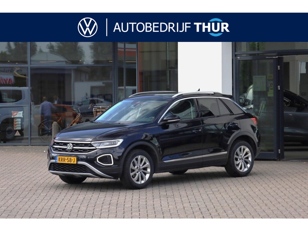 Volkswagen T-Roc 1.0 TSI Style 110PK / 81kW, Afneembare trekhaak, ErgoActive bestuurdersstoel met massagefunctie, lederen alcantara bekleding, navigatie, privacy glas, 2-zone climatronic, verwarmbare voorstoelen, lederen multifunctioneel stuurwiel, parkeersensoren voor en achter (pdc), draadloze telefoonlader, spraakbediening, draadloos Apple Carplay & Android Auto, elektrische lendesteun, adaptieve cruise control (acc), elektrisch verstel-, verwarm- en inklapbare buitenspiegels, navigatie, DAB+ etc.
