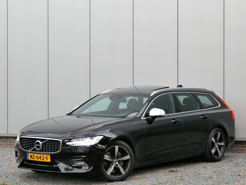 Volvo V90 T5 R-Design Panoramadak / Trekhaak / Pilot assist / Carbon inleg