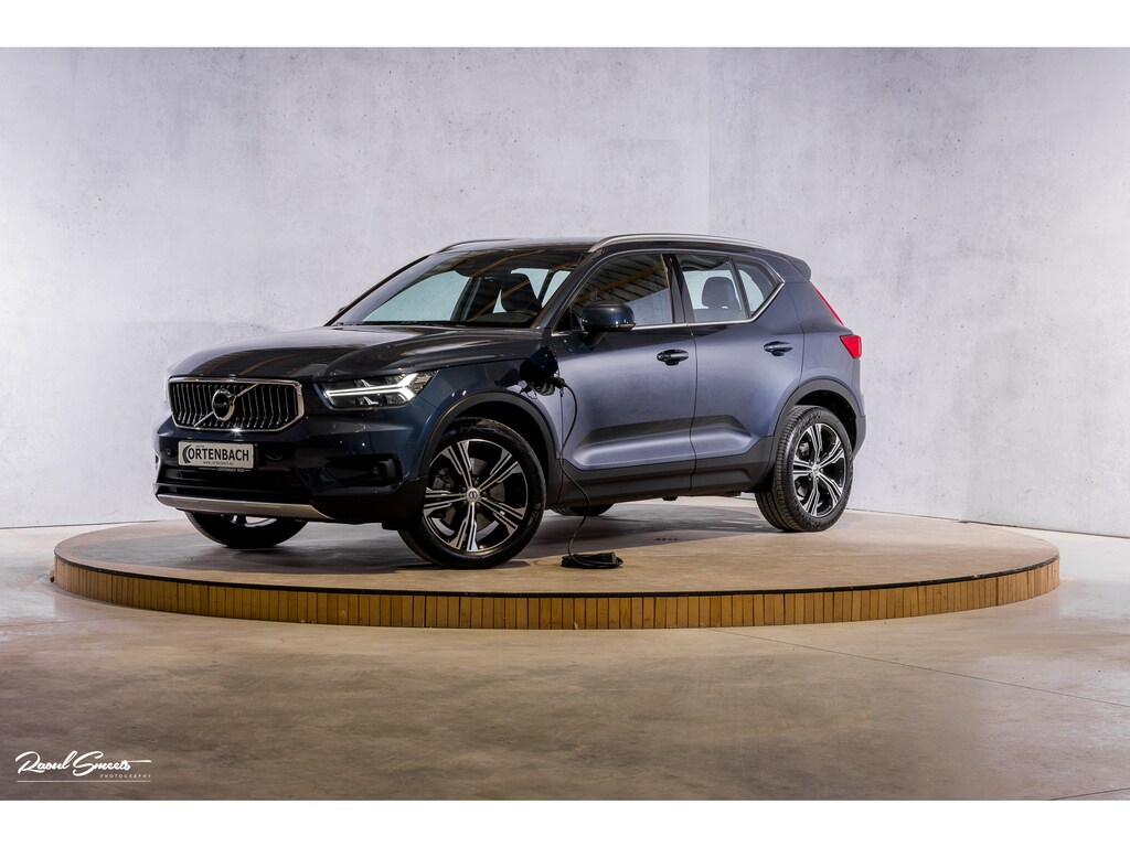 Volvo XC40 1.5 T5 Twin Engine Inscription | Zwenkbare trekhaak | Adaptieve cruise | Blis | Memory |