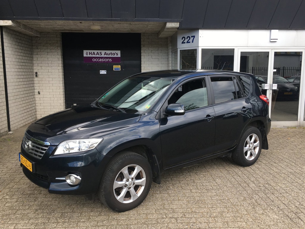 Toyota RAV4 2.0 VVTi Executive Business / LEDER / 4X4 / NAVI / CAMERA / EURO-5 / DEALER SERVICED