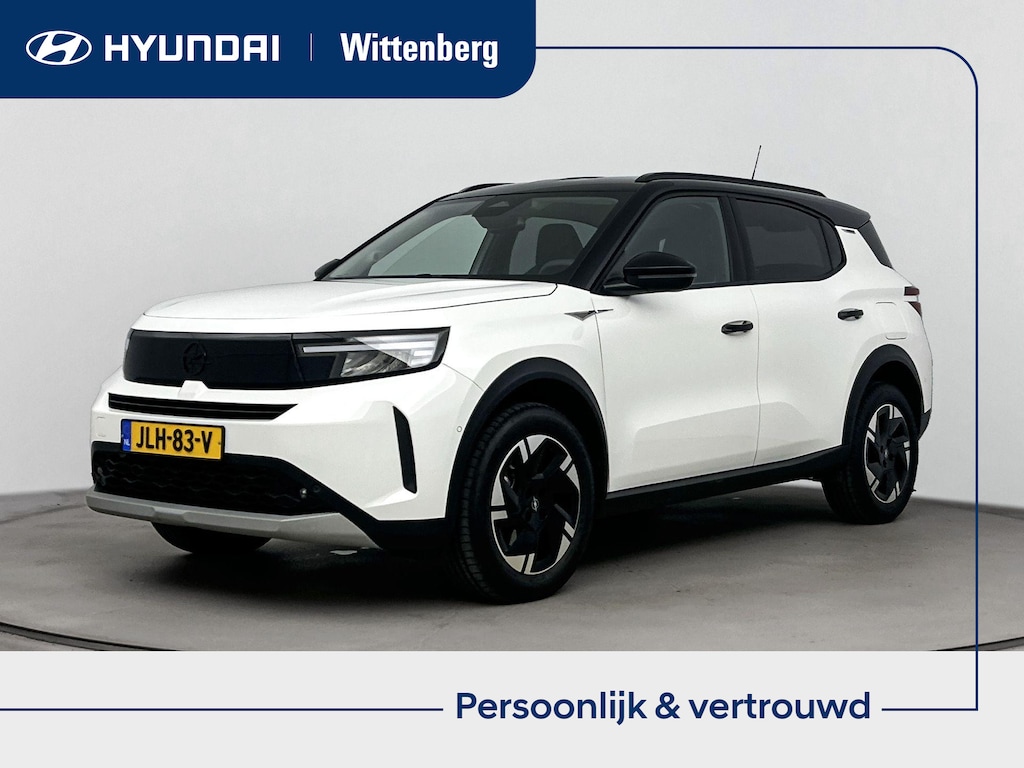Opel Frontera 1.2 TURBO HYBRID GS | TWO TONE | CLIMA | CAMERA | CRUISE | NAVI | DODEHOEKSPIEGELS | STUUR- & STOELVERWARMING | APPLE CARPLAY & ANDROID AUTO | 17'' LM VELGEN | HYBRID | AUTOMAAT | LAGE KMSTAND |