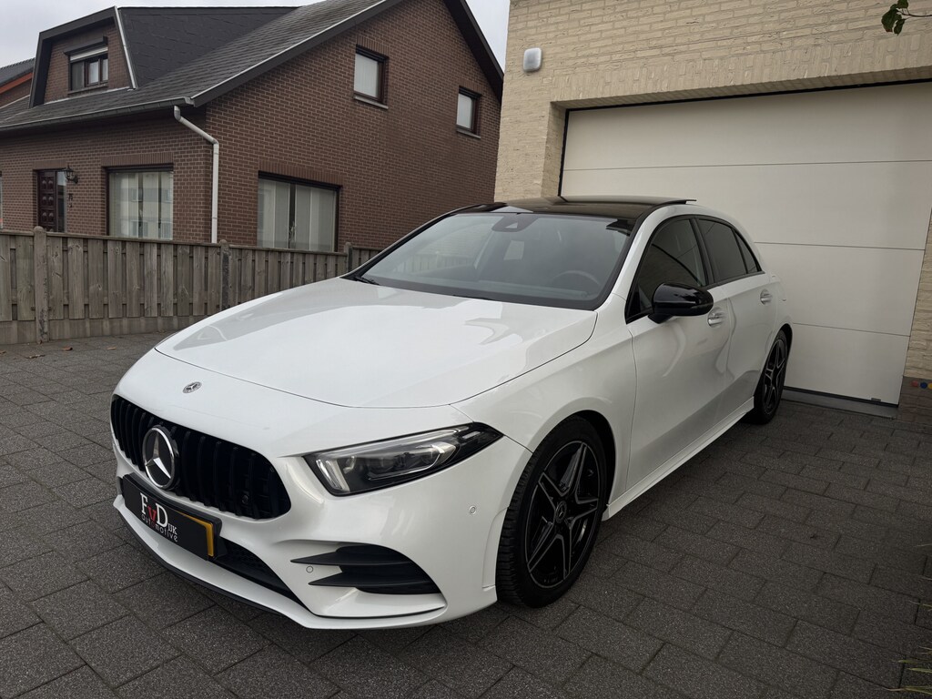 Mercedes-Benz A-klasse 180 AMG Aut Panoramadak Widescreen SfeerVerlichting Keyless SportLeder Led Camera Nightpakket Pdc