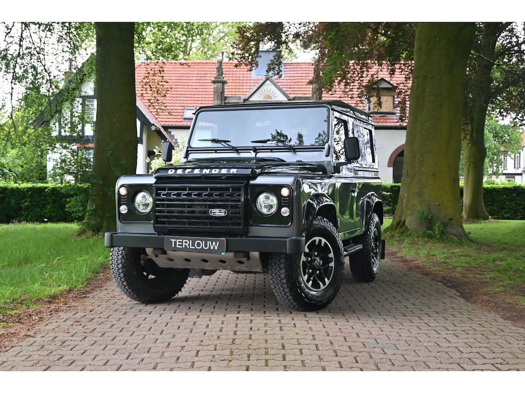 Land Rover Defender 2.2 D HT 90" Adventure