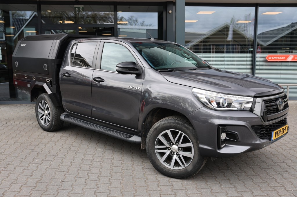 Toyota Hilux 2.4 D-4D DUBBEL CABINE BE TREKKER LIMITED A/T VAN 5 ZITS VAN
