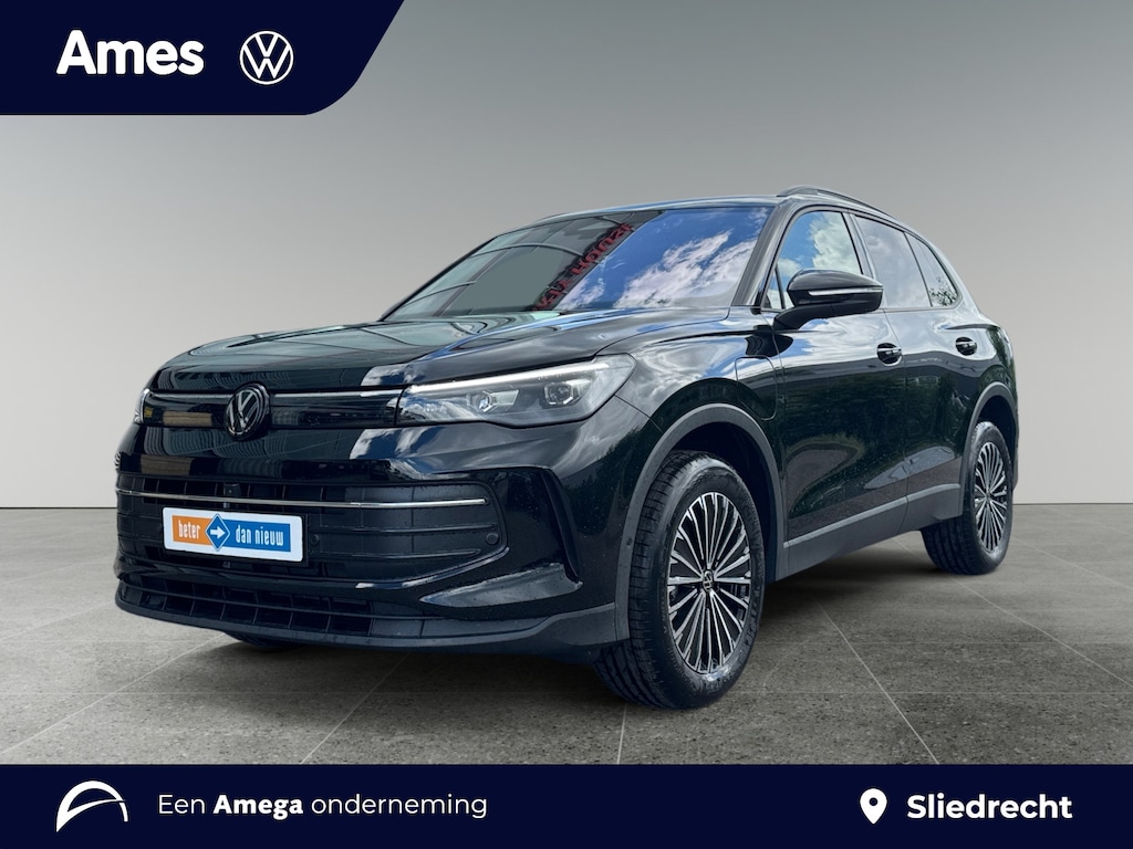 Volkswagen Tiguan 1.5 eHybrid 204pk DSG Life Edition | Trekhaak | Design pakket 'Dark' | Verwarmbare stoelen + stuur + bank