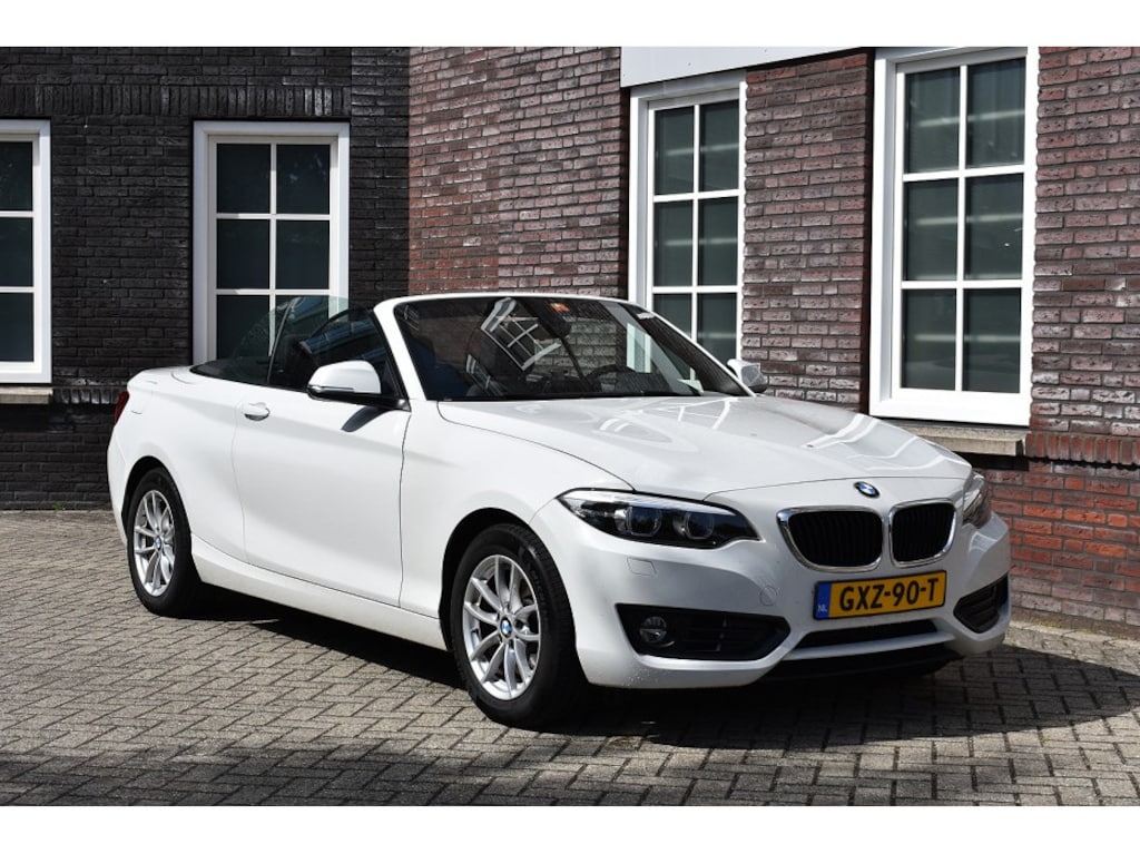BMW 2-Serie 218i Cabrio Executive Wij zijn op afspraak geopend! Graag bellen voor uw komst.