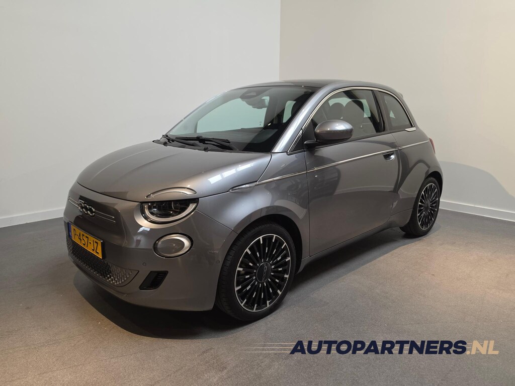 Fiat 500 La Prima 42 kWh - Apple Carplay/Android Auto -  Stoelverwarming - Panoramadak - Adaptive Cruise