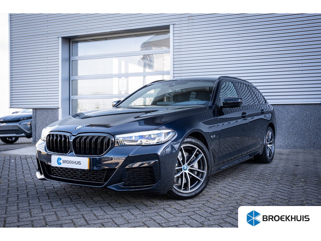 BMW 5-Serie Touring 530e M-Sport Business Edition Plus | Herman Kardon || Achteruitrijcamera | Apple Carplay/Android Auto|telefoonintegratie premium | Trekhaak elektrisch uitklapbaar