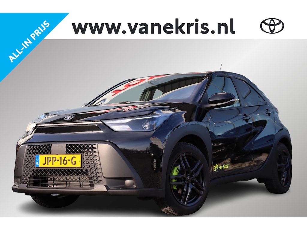 Toyota Aygo X Hybrid 115 play Green, Lm velgen, Getinte ramen, All season banden, Groene Remklauwen.