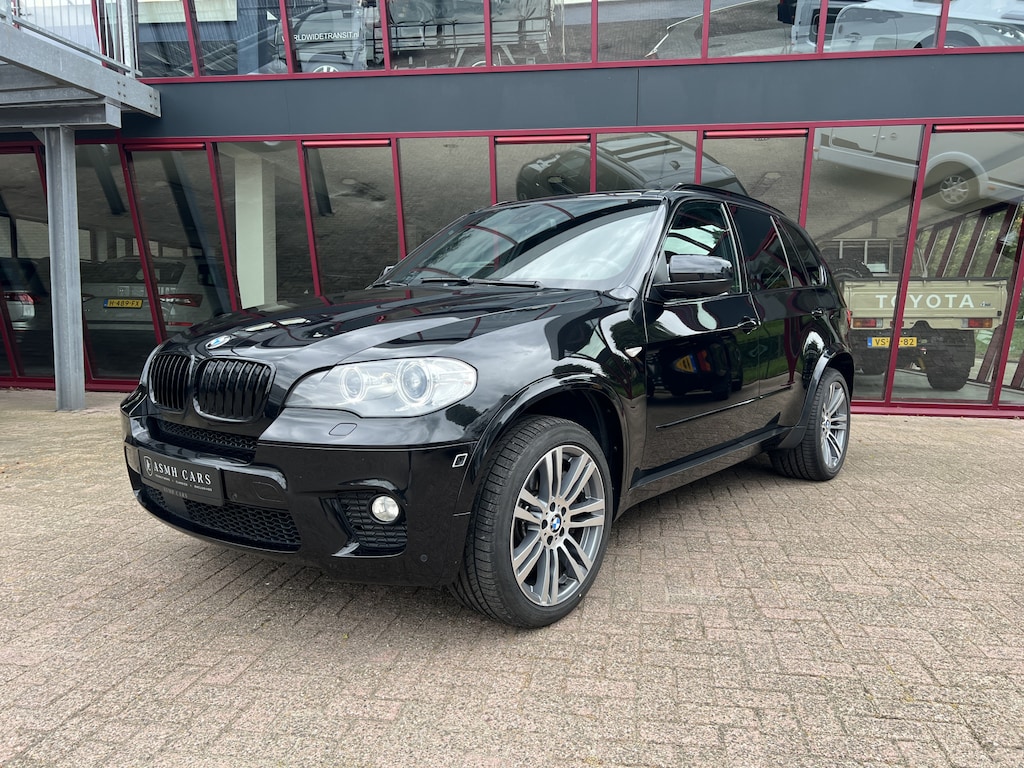 BMW X5 xDrive50i High Executive | 1e eigenaar | Full option | Soft Close | M-Sport | Dealer onderhouden |