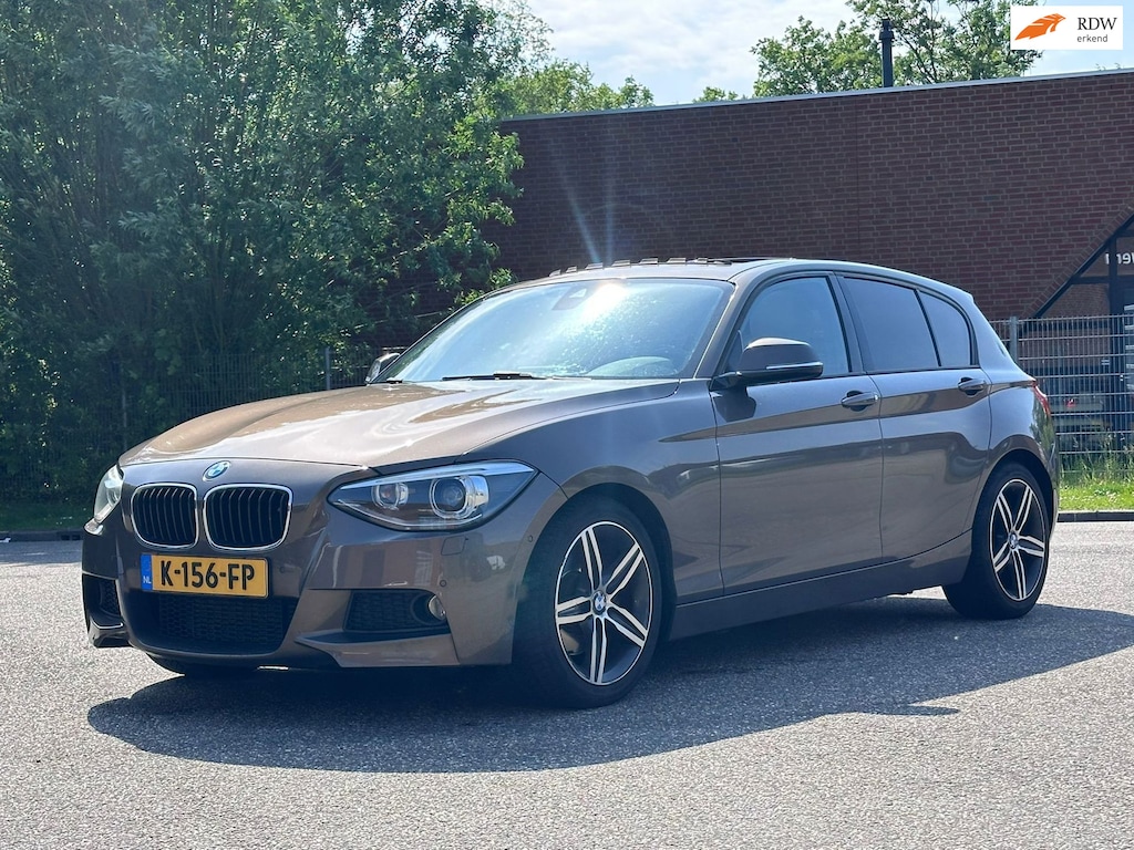 BMW 1-Serie 125i Business+ Automaat*Elektrische schuifdak*Dealer onderhouden*Navigatie*Cruise*Airco*LM velgen*Parkeersensoren*
