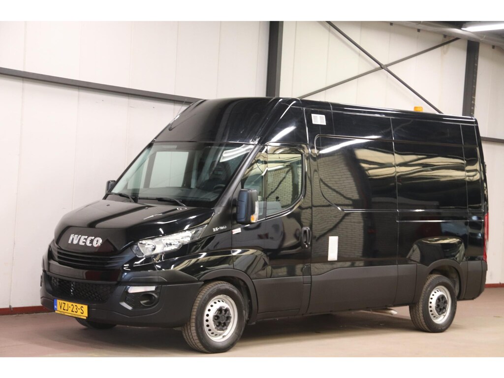 IVECO Daily 35S16V 2.3 L2H2 160PK 3500 KG TREKVERMOGEN EURO 6 Iveco Daily 35S16V 2.3 L2H2 160 PK 3500 KG TREKVERMOGEN EURO 6