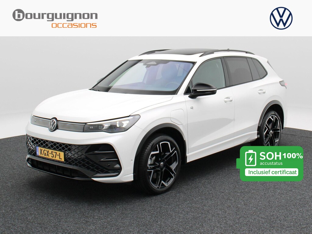 Volkswagen Tiguan 1.5 eHybrid 272 Pk Automaat R-Line Edition | Black Style | Panoramadak | Stoelverwarming | Trekhaak | Adaptive Cruise | 360° Camera | CarPlay | 20 Inch |