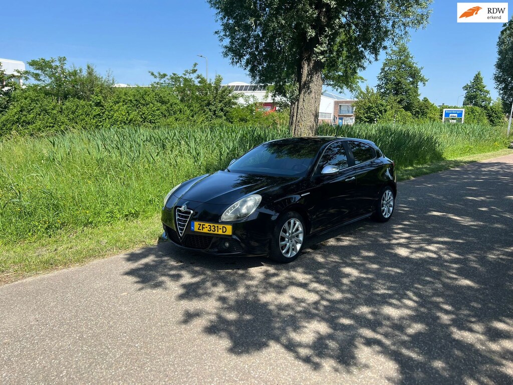 Alfa Romeo Giulietta 1.4 T Distinctive 1e Eigenaar Airco Cruise Leder Bekleding Pdc Achter