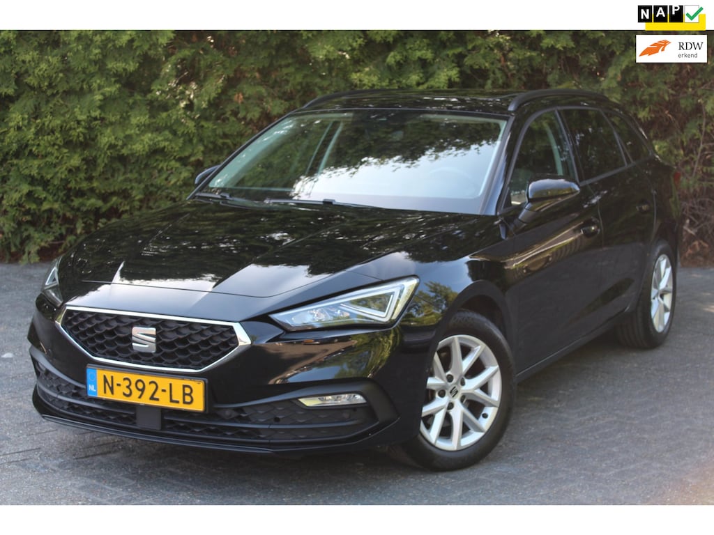SEAT Leon Sportstourer 1.0 TSI Style Business Intense 110PK | Panoramadak | Parkeercamera | Apple/Android Carplay | Trekhaak
