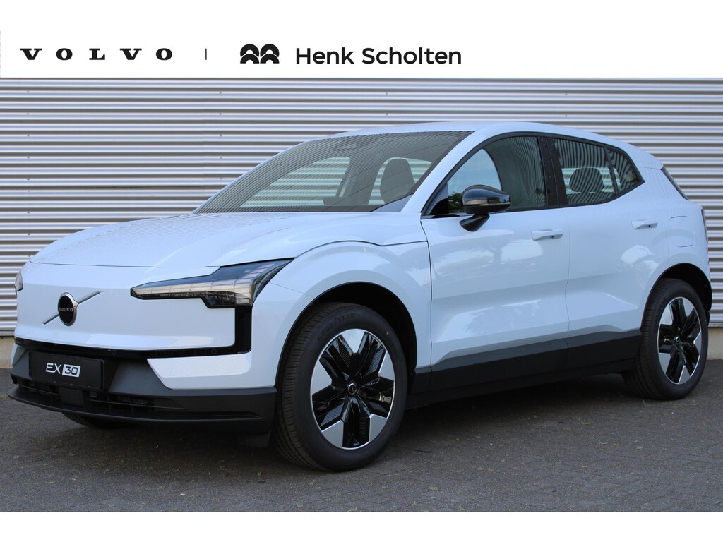 Volvo EX30 P3 Plus Europa 51 kWh 150PK | Elektrisch Verstelbare Voorstoelen | Harman/Kardon Premium Audio | Elektrische Achterklep | Keyless | Stoelverwarming | Stoelverwarming | Adaptieve Cruise Control | Pilot Assist | DAB | 18 Inch Lichtmetalen Velgen | Parkeersensoren Voor & Achter | Achteruitrijcamera | Automatisch Dimmende Binnen- en Buitenspiegels | Google Maps |