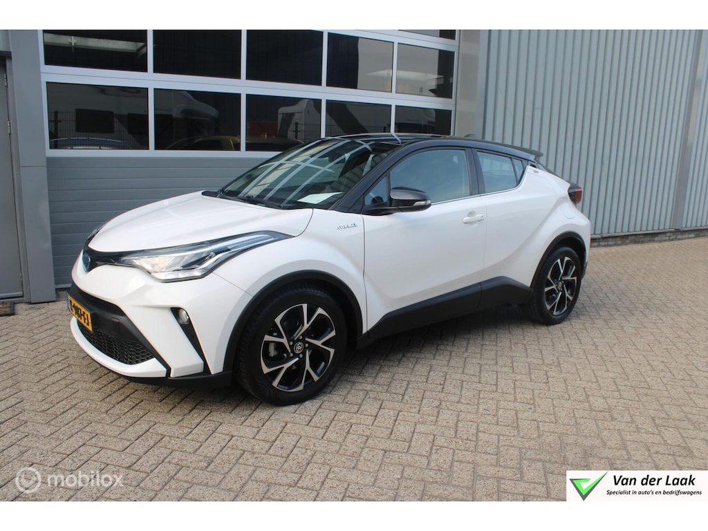 Toyota C-HR / C-HR+ 1.8 Hybrid Dynamic | NL Auto Boekjes | Trekhaak | Parkeersensoren voor en achter |