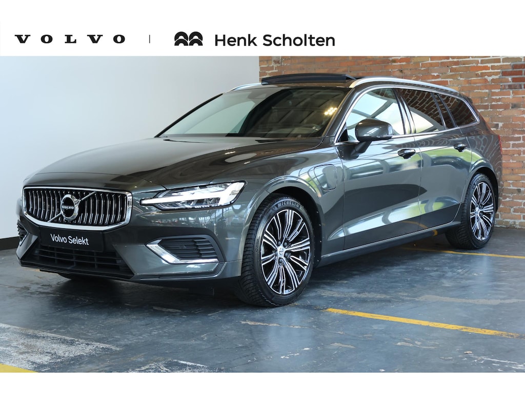 Volvo V60 T8 Recharge AWD Inscription | Long Range | Semi-Electrische Wegklapbare Trekhaak | Panoramadak | Verwarmbare voorstoelen en stuurwiel | Adaptieve cruise control | Apple carplay/Android auto | Keyless Entree | Parkeer sensoren voor + achter | Parkeercamera