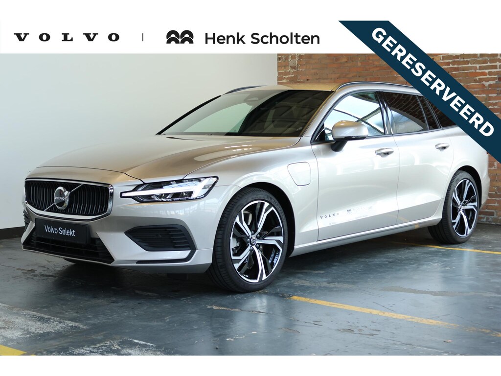 Volvo V60 T6 Plug-in hybrid AWD Essential | Lederen bekleding | BLIS | Parkeersensoren voor + achter | 19'' Lichtmetalen velgen | Stoelverwarming | Google Infotainment | Cruise control adaptief | Parkeercamera