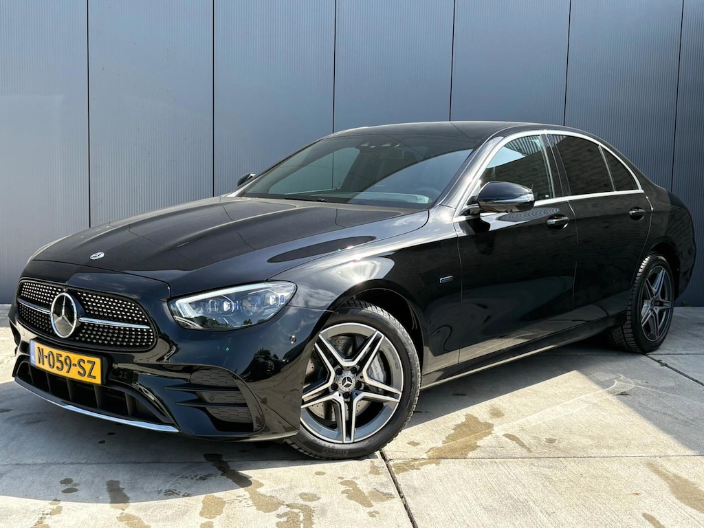 Mercedes-Benz E-klasse 300 e 4MATIC AMG Line | 360 Camera | Adaptive Cruise | Lederen Bekleding | Matrix LED | Widescreen |