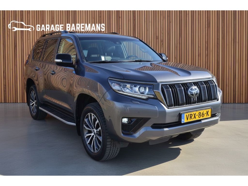 Toyota Land Cruiser 150 2.8 D-4D-F Executive Window Van