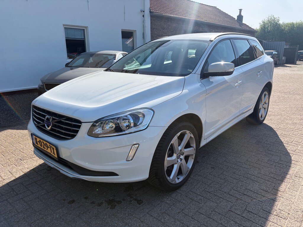 Volvo XC60 T5 Momentum NW. Versnelbak Stoelverwarming Trekhaak