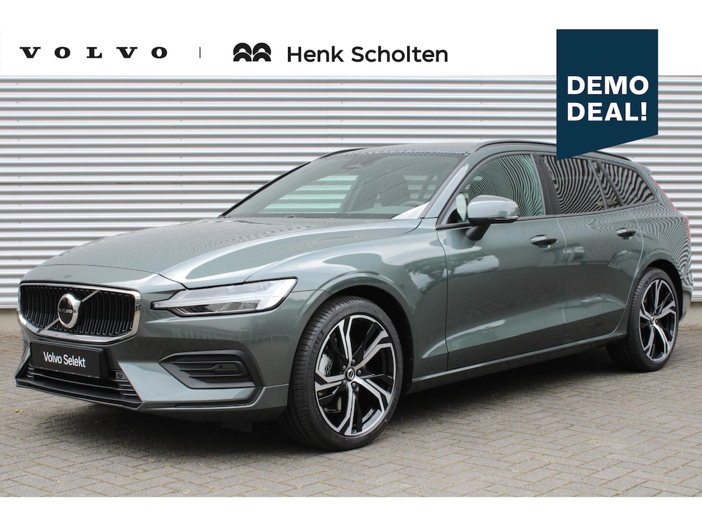 Volvo V60 B4 Automaat Mild Hybrid Essential Edition | Lederen Bekleding Charcoal | Adaptieve Cruise Control | Pilot Assist | 19-Inch Lichtmetalen Velgen | Getint Glas | Donkere Hemelbekleding | Parkeersensoren Voor & Achter | Achteruitrijcamera | Stoelverwarming Voor- en Achter | Stuurverwarming | Google | High Performance Audio | Lendensteun | BLIS |